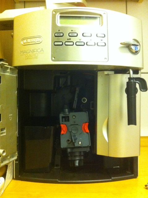 Delonghi ESAM 3400 s Brüheinheit klemmt fest unterer ...